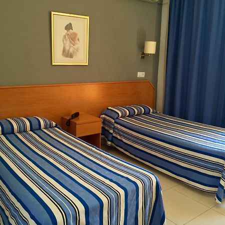 Hotel Bon Repos Calella Rum bild
